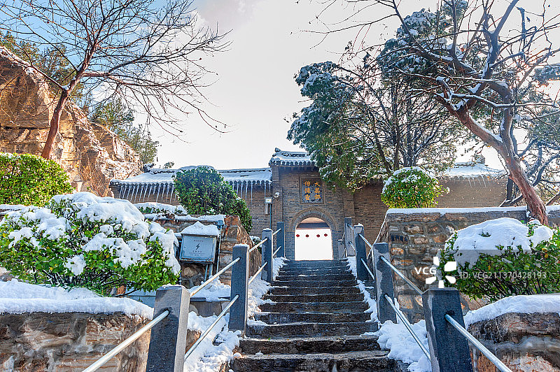 中国河南洛阳龙门石窟东山石窟图片素材