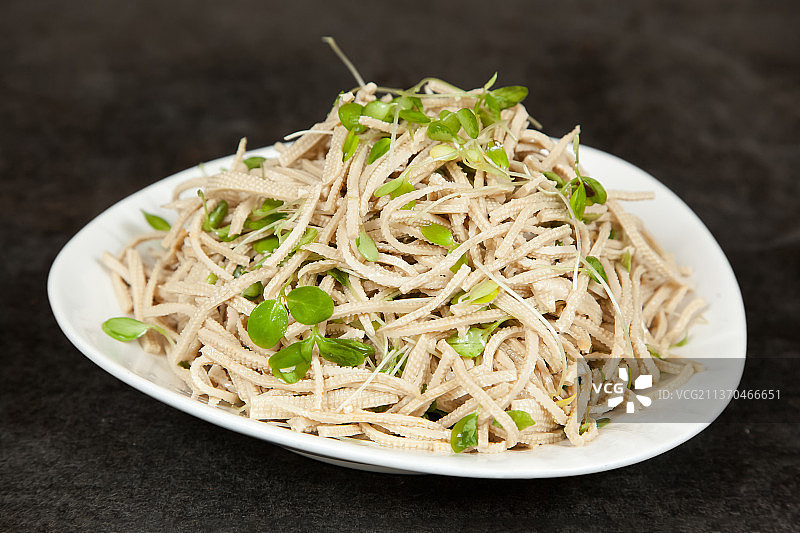 中餐美食-香椿苗拌豆腐丝图片素材