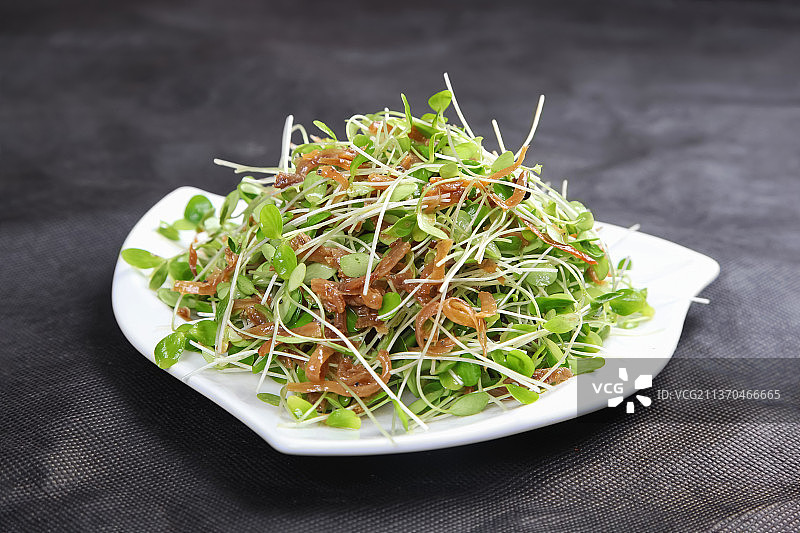 中餐美食-香椿苗拌丁香鱼图片素材