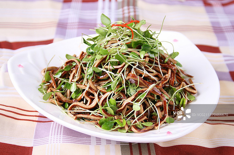 中餐美食-香椿苗拌黑豆腐丝图片素材