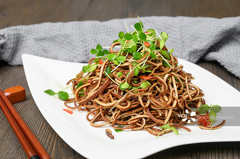 中餐美食-香椿苗拌黑豆腐丝图片素材
