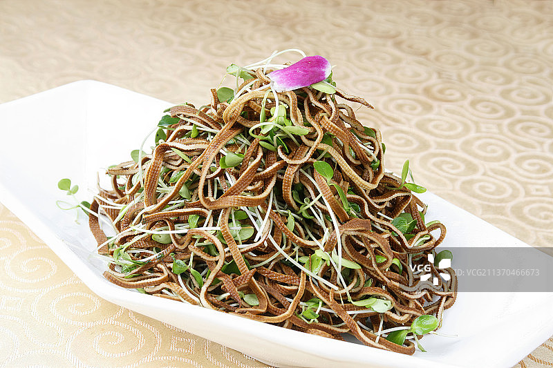 中餐美食-香椿苗拌黑豆腐丝图片素材