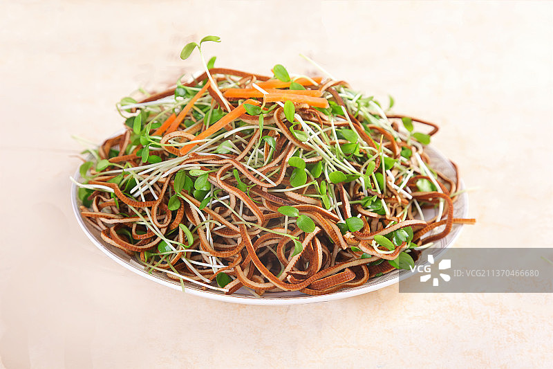 中餐美食-香椿苗拌黑豆腐丝图片素材