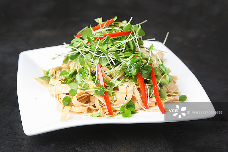 中餐美食-香椿苗拌油豆丝图片素材