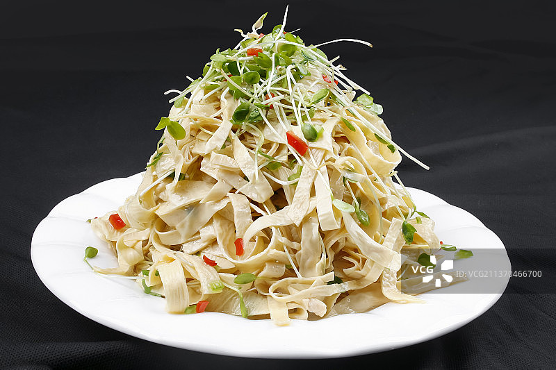 中餐美食-香椿苗拌油豆丝图片素材