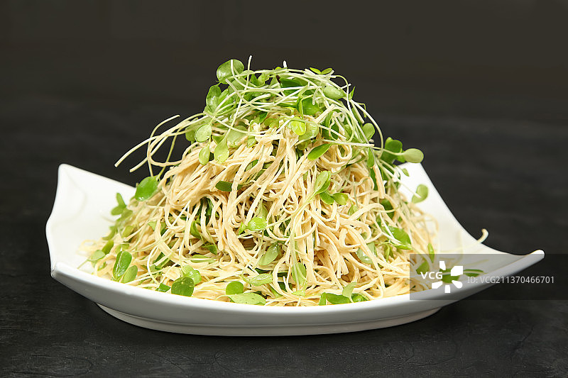 中餐美食-香椿苗拌油豆丝图片素材