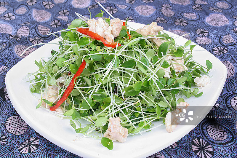 中餐美食-香椿苗拌桃仁图片素材