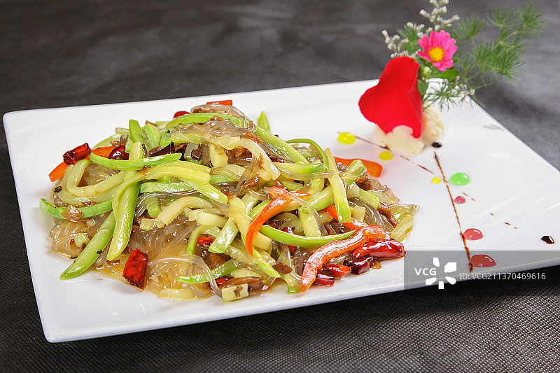 中餐美食-西葫酸辣粉图片素材