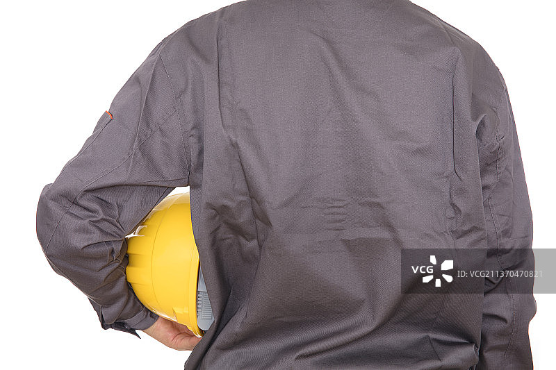 建筑农民工胳膊下夹着黄色的安全帽图片素材