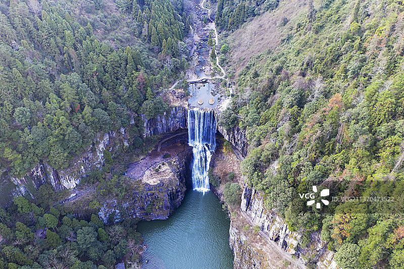 航拍温州市文成县百丈漈风景区鸟瞰图图片素材
