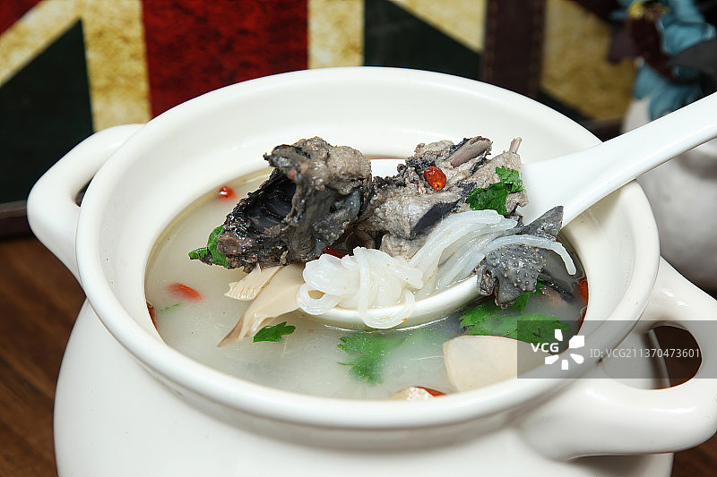 中餐美食-清炖乌鸡汤图片素材