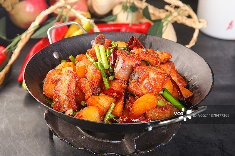 中餐美食-土豆烧牛肉图片素材