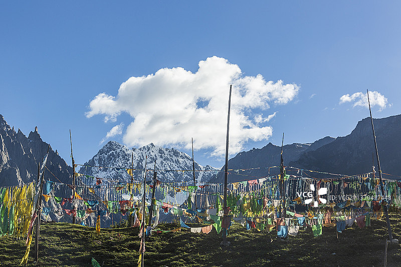 措普沟的早晨——四川   甘孜州   巴塘县  措普拉区   茶洛乡图片素材