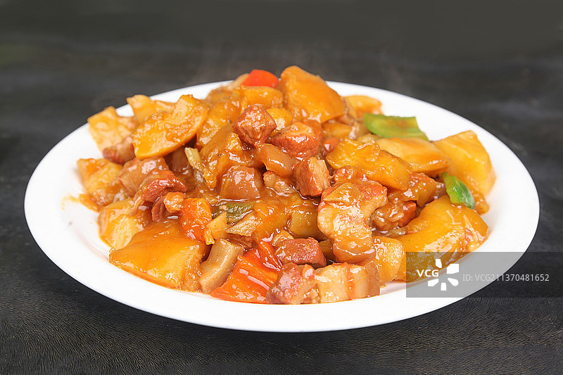 中餐美食-土豆红烧肉图片素材