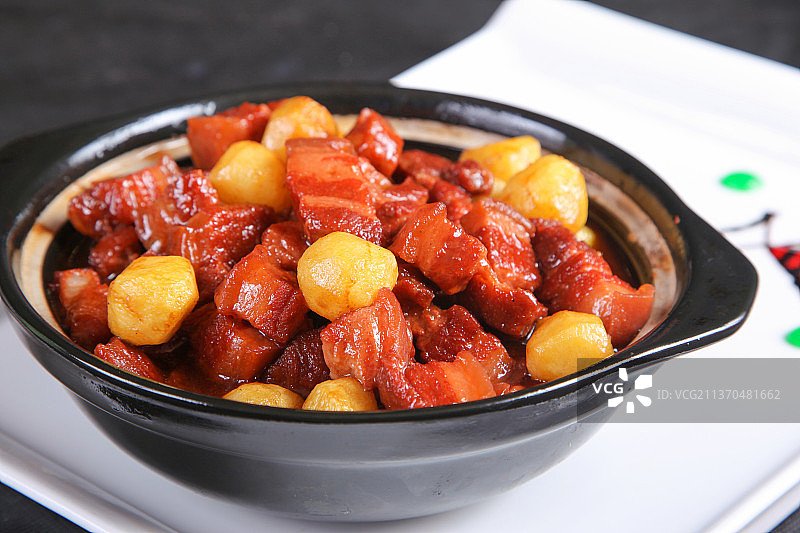 中餐美食-土豆红烧肉图片素材