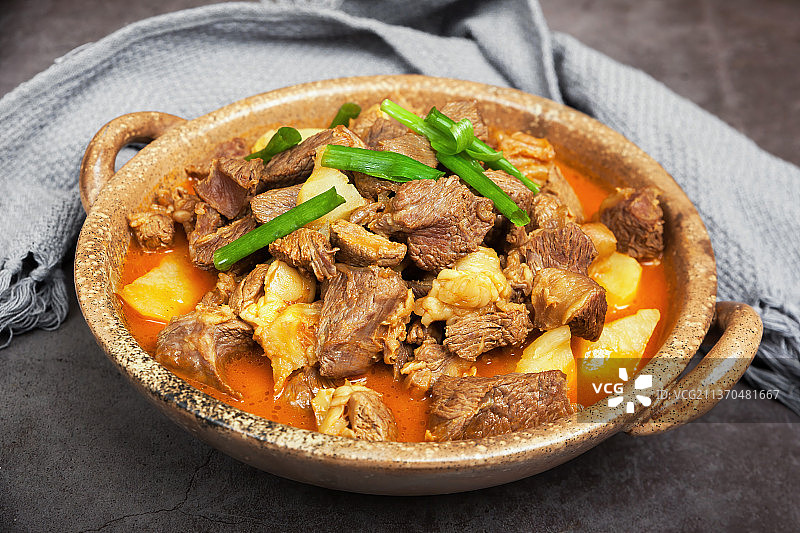 中餐美食-土豆炖牛肉图片素材