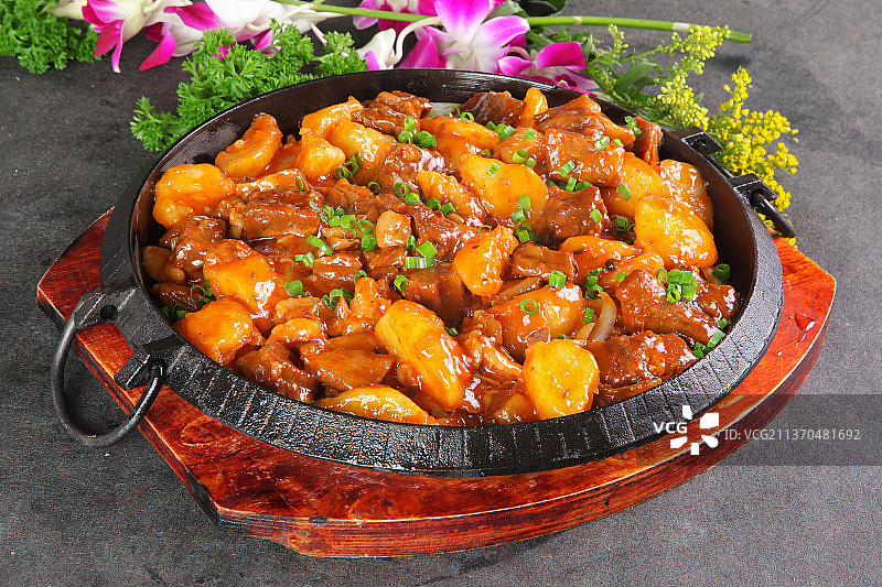 中餐美食-土豆炖牛肉图片素材