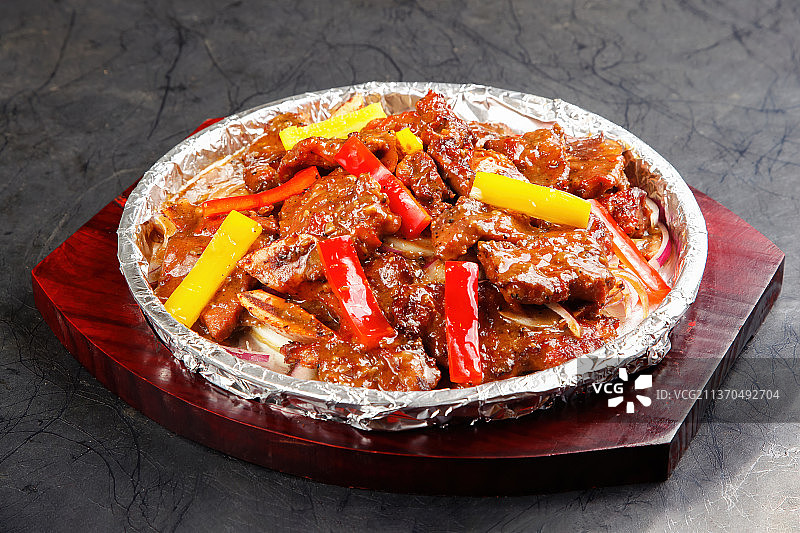中餐美食-铁板黑椒牛仔骨图片素材