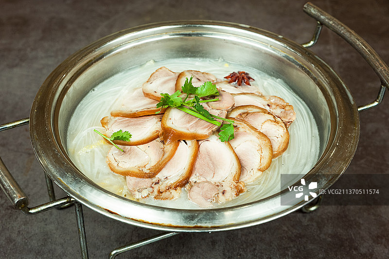 中餐美食-酸菜炖肘子图片素材