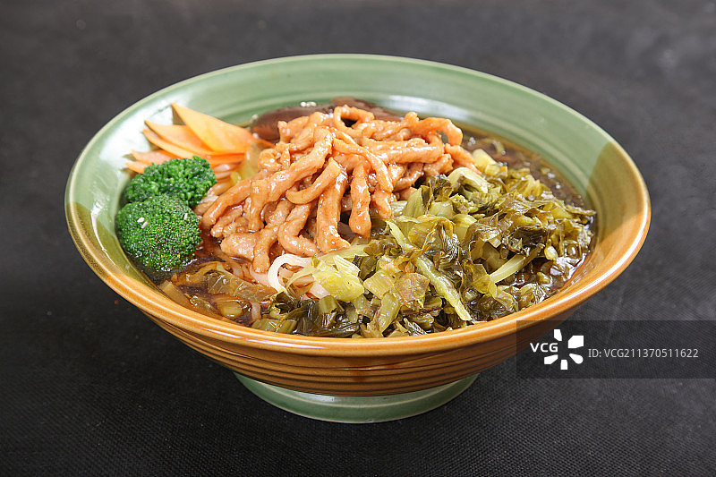 中餐美食-酸菜肉丝面图片素材