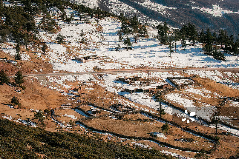 东达山垭口雪景图片素材