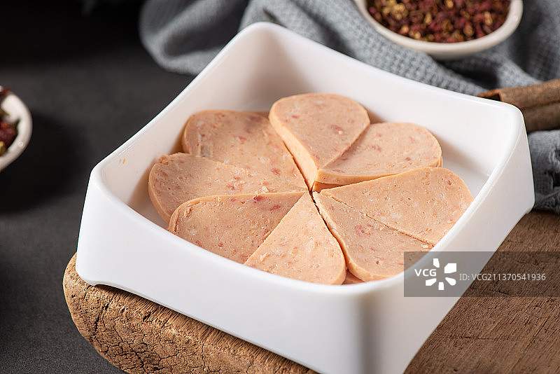 火锅食材午餐肉图片素材