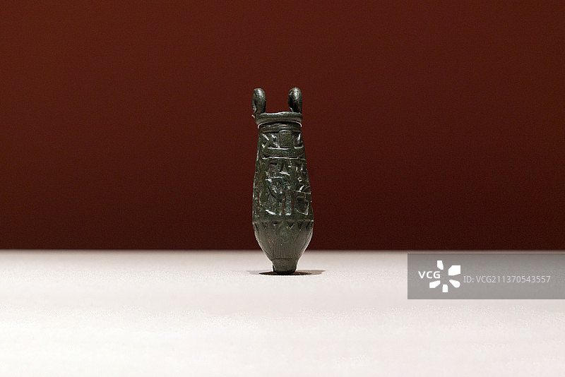 苏美尔双耳铜罐（公元前1000年-前900，叙利亚大马士革国博藏）图片素材