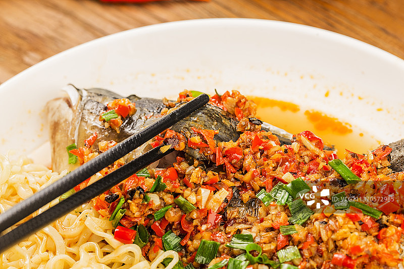 剁椒鱼头蒸面图片素材