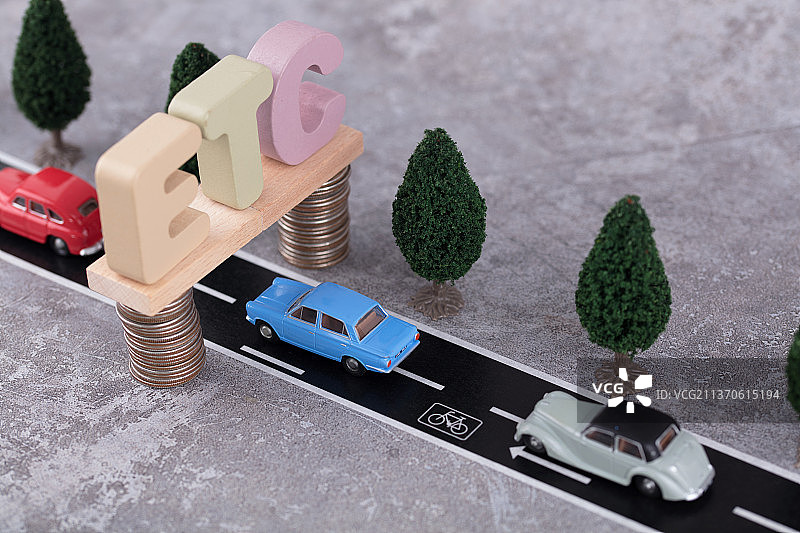 ETC收费站对过往车辆收费图片素材