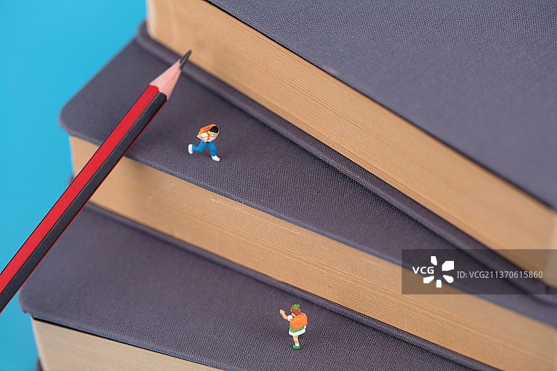 微缩创意小学生书籍学习知识图片素材