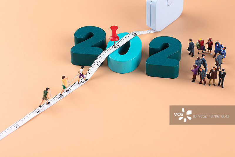 微缩创意进入新的一年2022图片素材