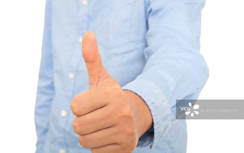 身穿蓝色衬衣的男士伸手竖起大拇指图片素材
