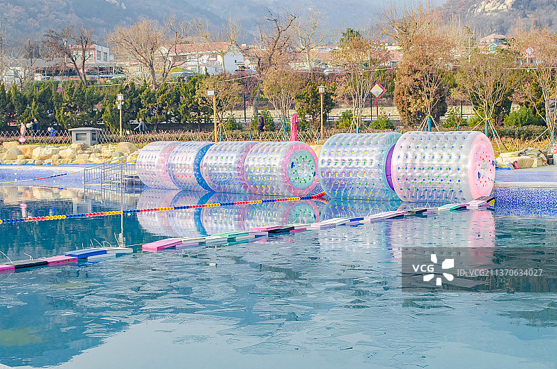 中国山东泰安市著名旅游景点泰山5A级风景区，虎山公园的水上乐园，户外无人图像摄影图片素材