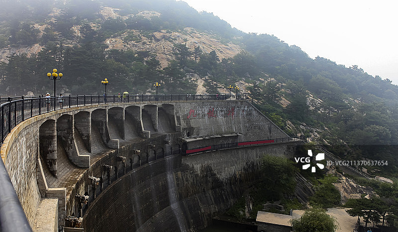 中国山东临沂市沂蒙山国家地质公园龟蒙景区九龙潭图片素材
