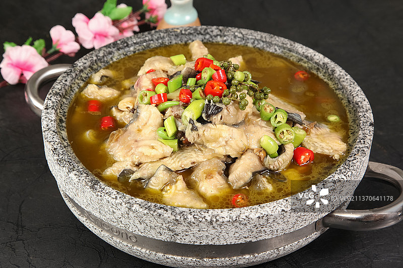 中餐美食-石锅清江鱼图片素材