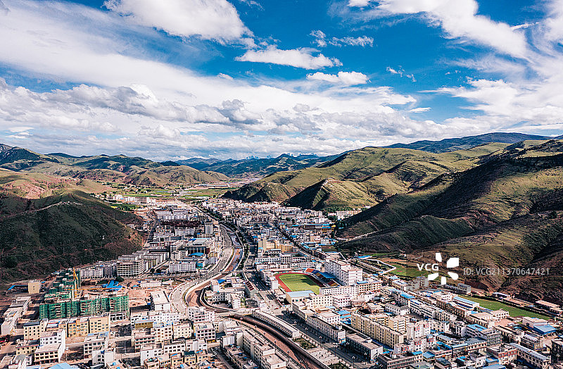 航拍西藏芒康县晴朗天气图片素材