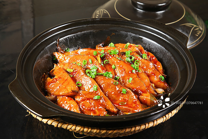 中餐美食-砂锅焗鲽鱼图片素材