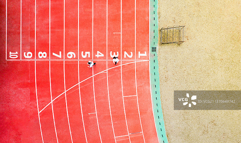 广东省茂名市茂南区十六中学北校区操场跑道航拍图片素材