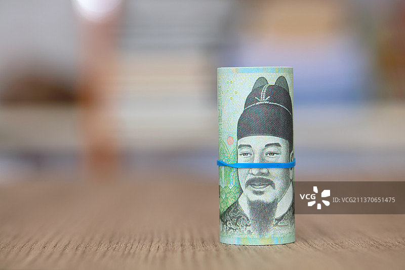 一卷韩元纸币特写图片素材