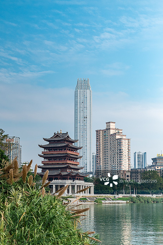 起高楼图片素材