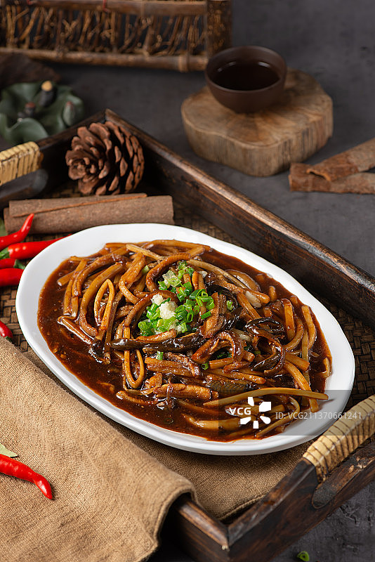 特色响油鳝丝图片素材