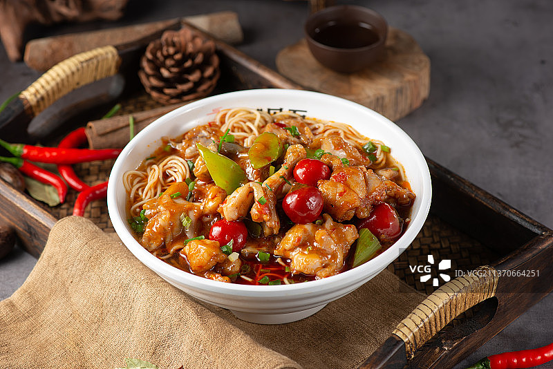 馋嘴牛蛙面图片素材