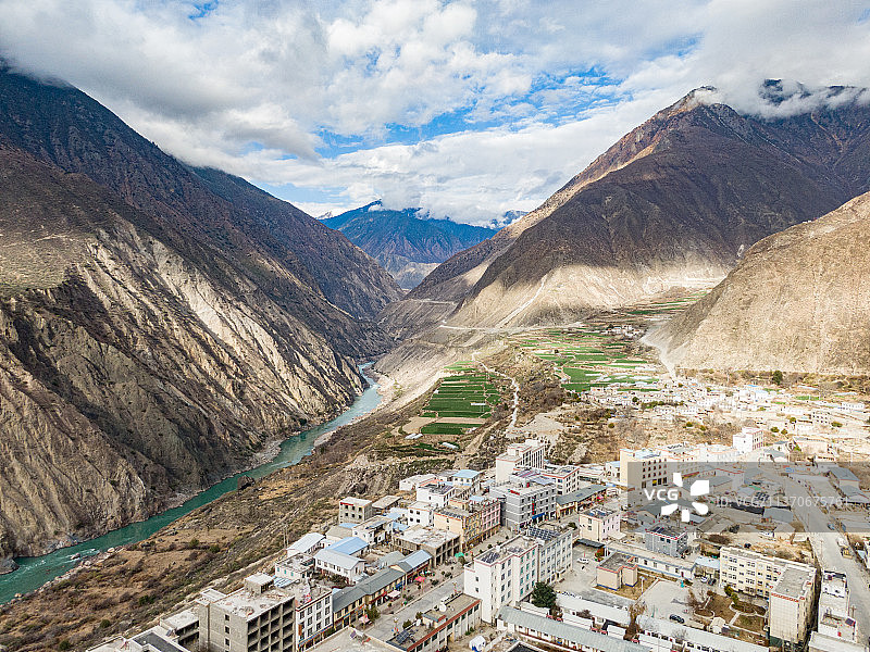 航拍西藏林芝察隅县察瓦龙乡著名的G219国道丙察察路段图片素材