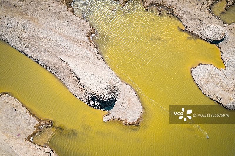 青海海西雅丹地貌俄博梁硫磺湖图片素材