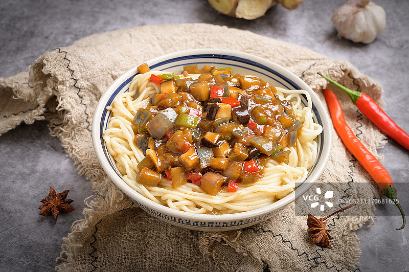 中餐美食-茄丁面图片素材