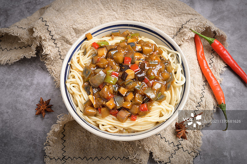 中餐美食-茄丁面图片素材