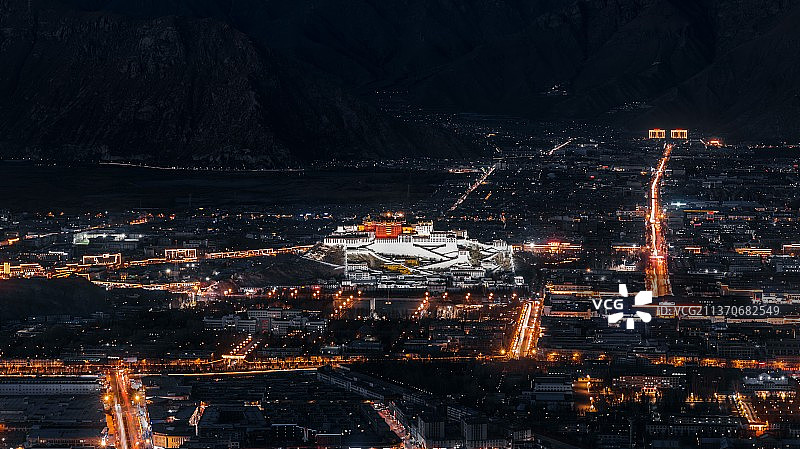 夜幕下的布达拉宫图片素材