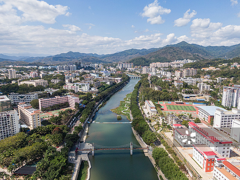 航拍海南五指山市城市风光图片素材