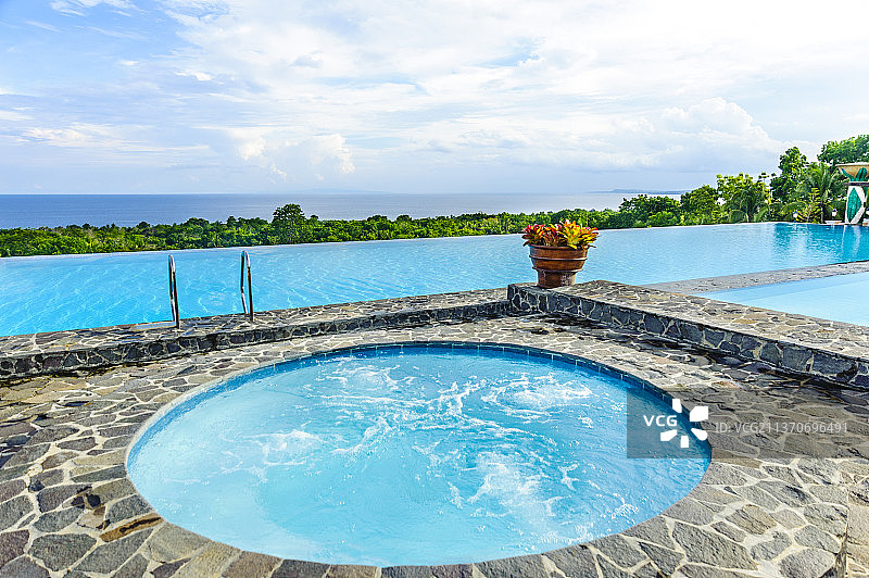 东南亚菲律宾薄荷岛孔雀园豪华温泉度假村图片素材