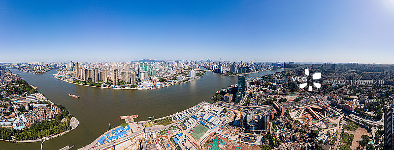 中国广州白鹅潭和珠江水道城市天际线全景图片素材